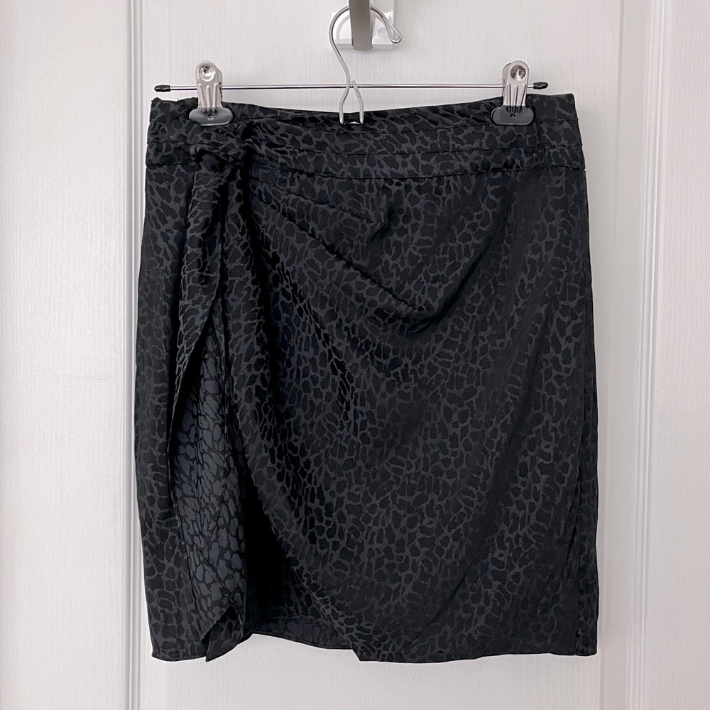 ‼️3/$30‼️ Guess Leopard Print Faux Wrap Skirt